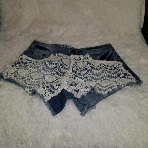 Rewash lace denim cutoffs - Picture 3 of 4